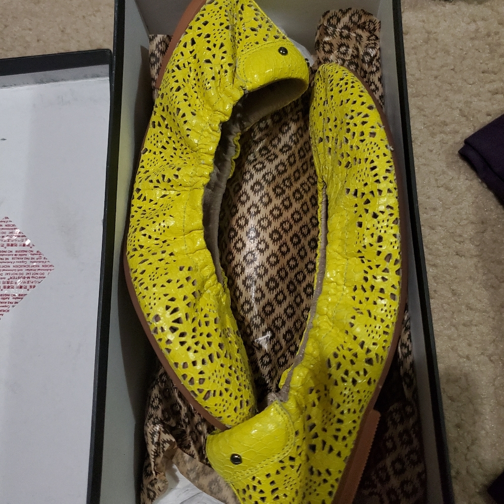 Matt Bernson, 8.5 neon yellow genuine leather laser cut flats
